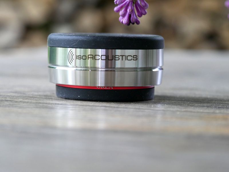 Isoacoustics Orea frontal